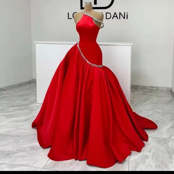 Many prom/ Evening Gowns and accessories available - Picture 6 of 16